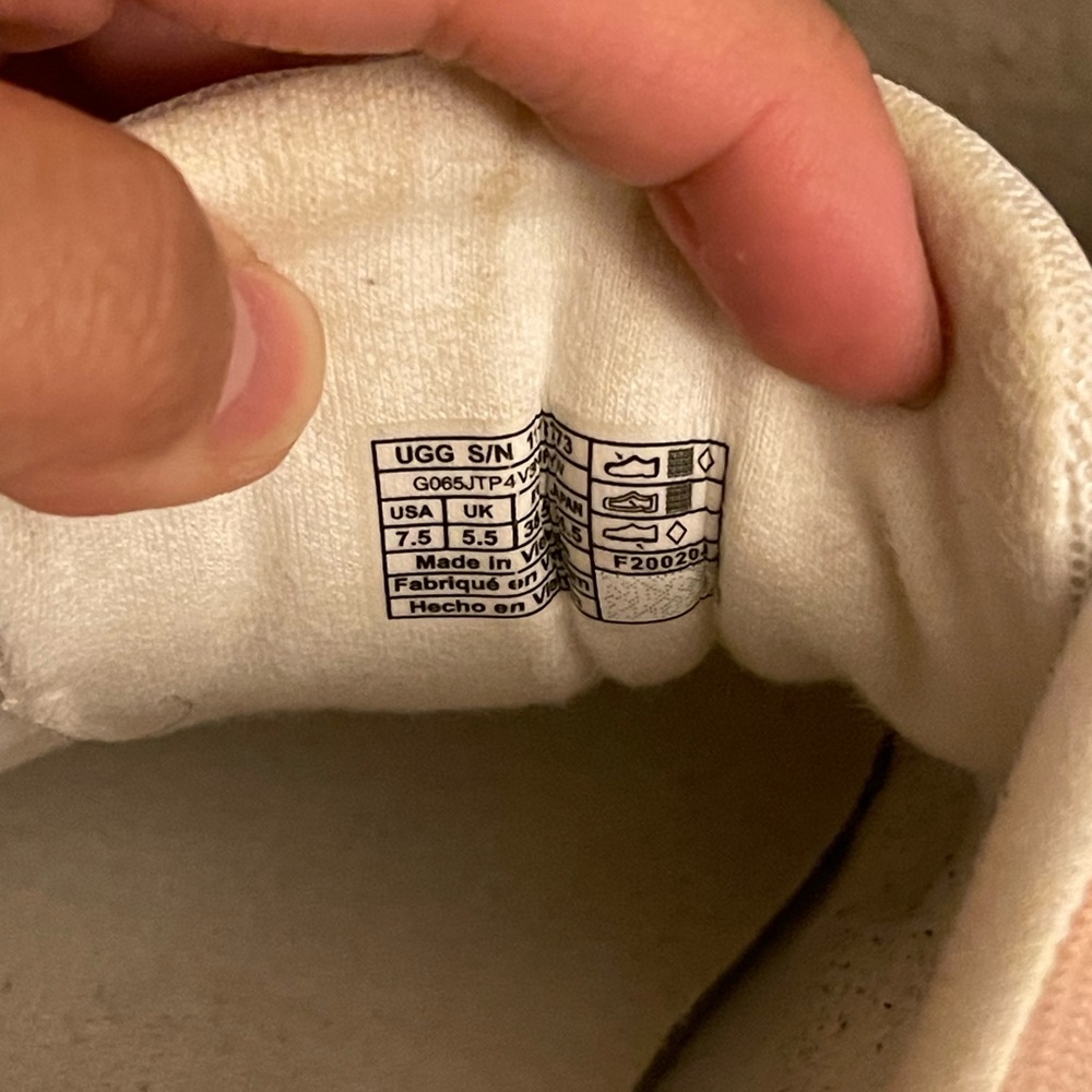 UGG Women Slip-On Sneakers - Picture 6 of 6